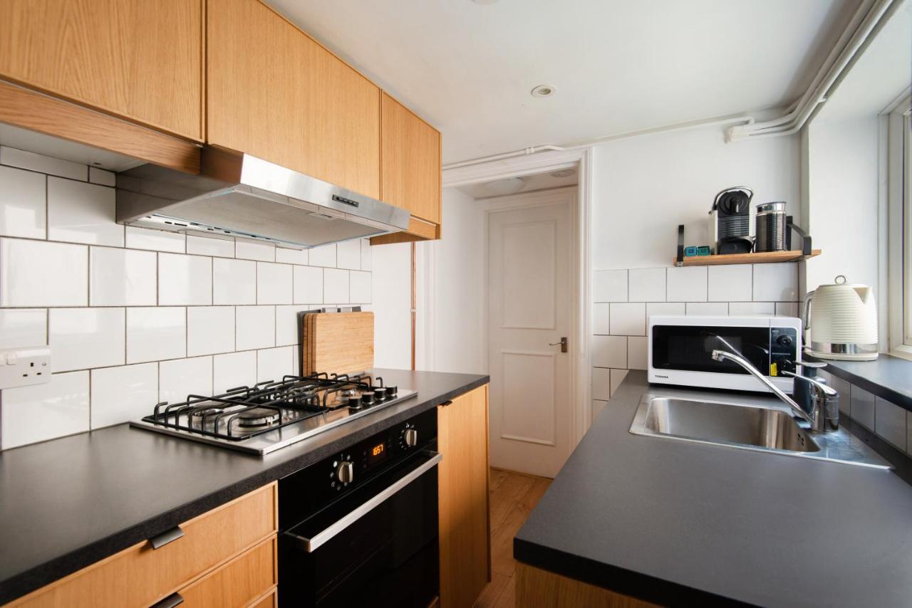 Apartment Stylish Underground Flat, 30s, Graffiti Yard Brighton